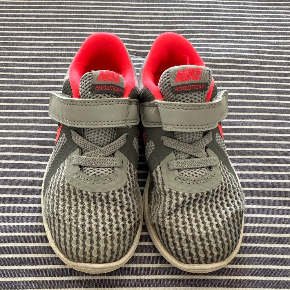 Toddler Girl’s Nike Tennis Shoes